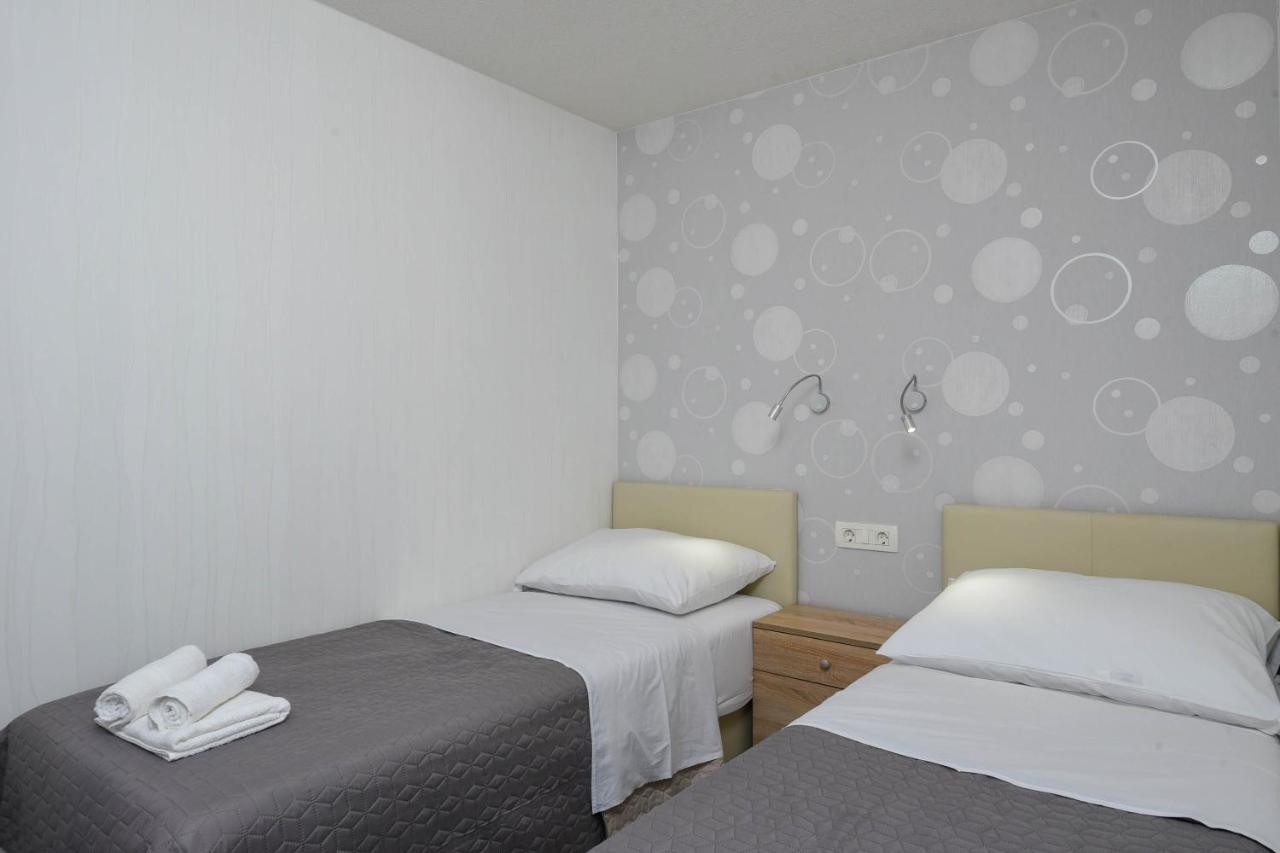 Larisa Hotel Orebic Exterior photo